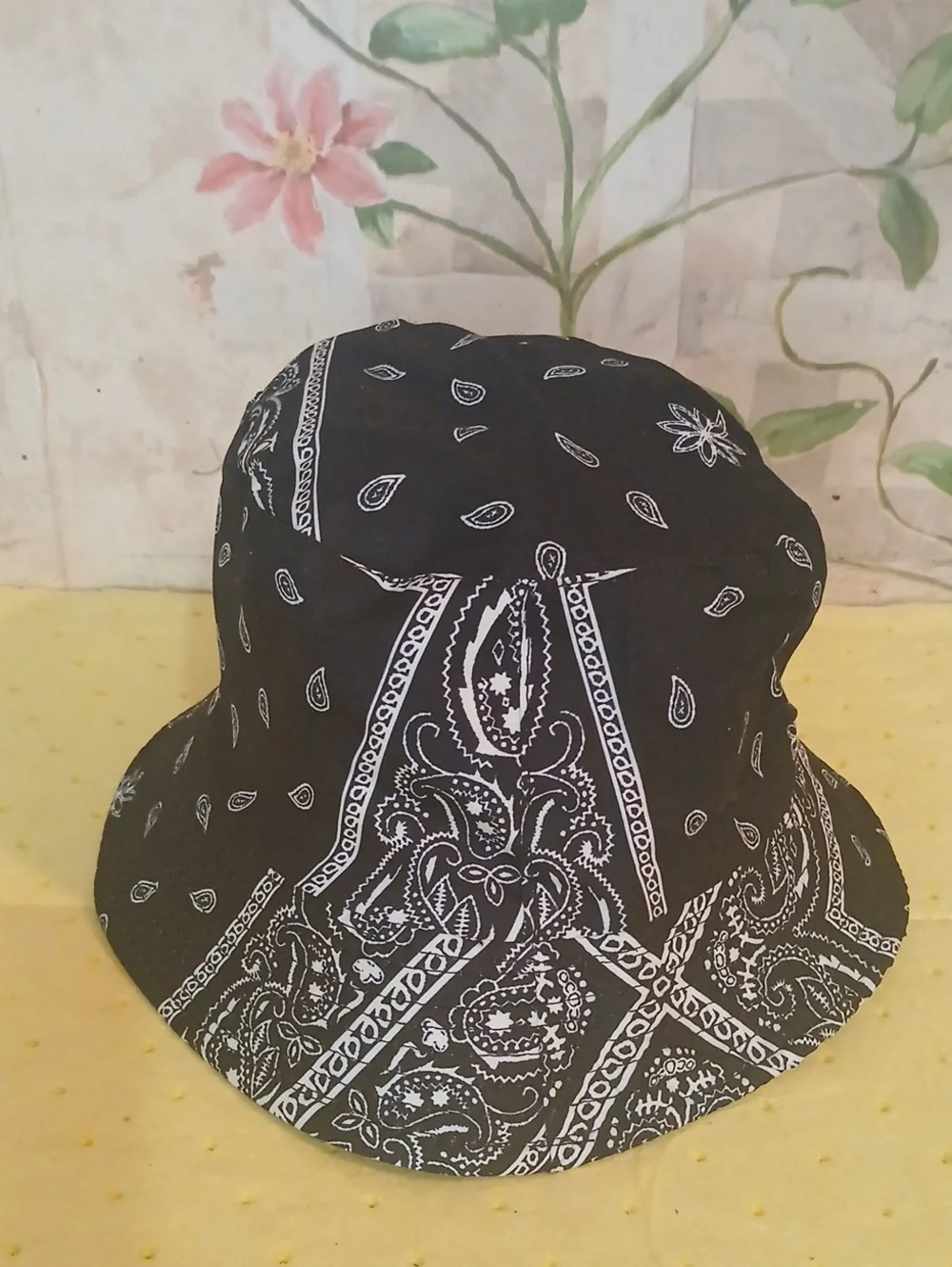 Unisex Black White Bandana Print Bucket Hat NWT